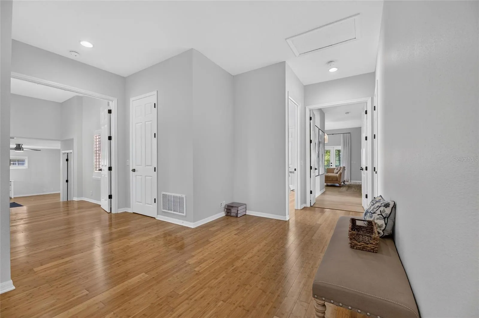 825 ISLEBAY DR