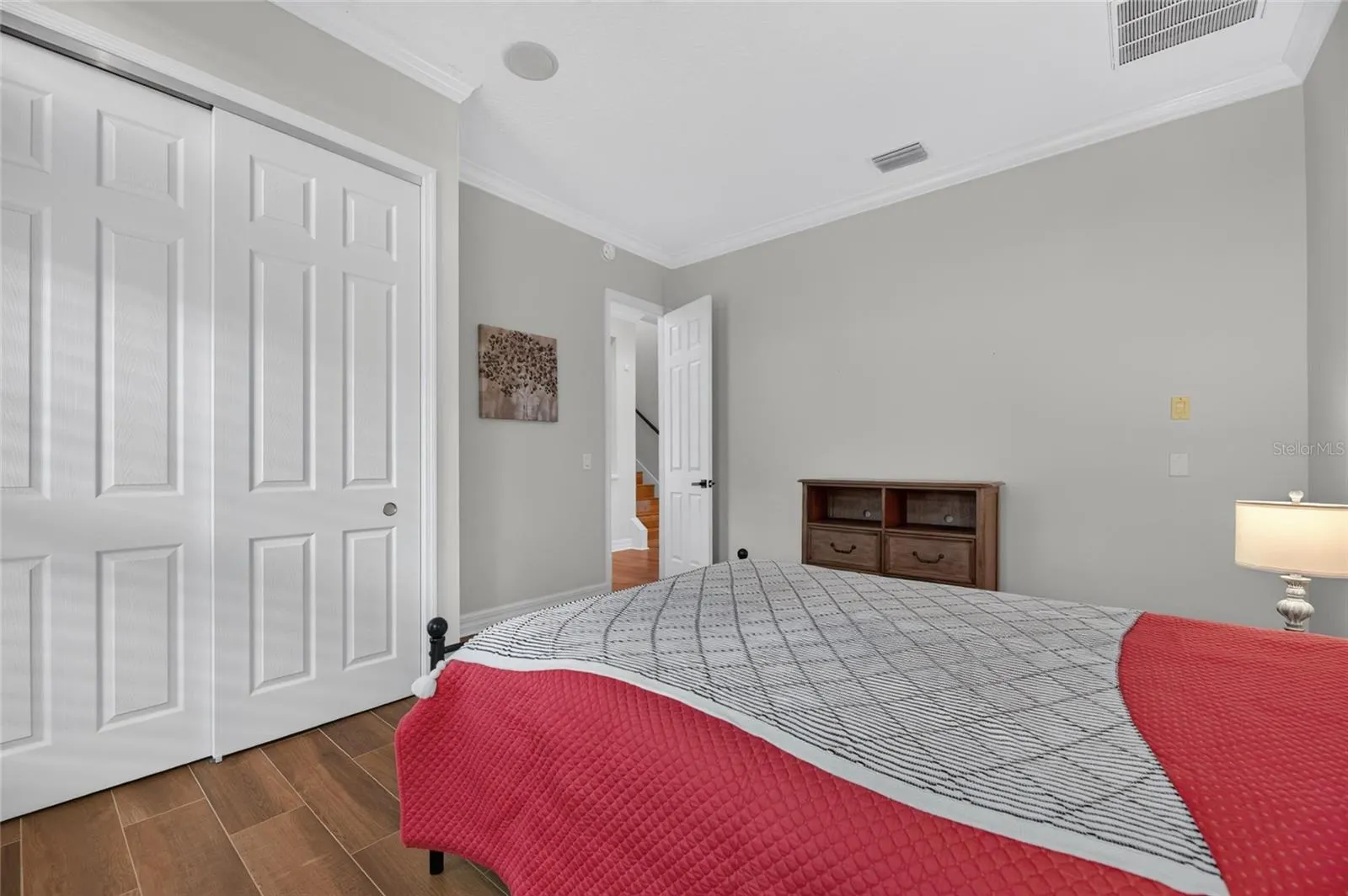 825 ISLEBAY DR