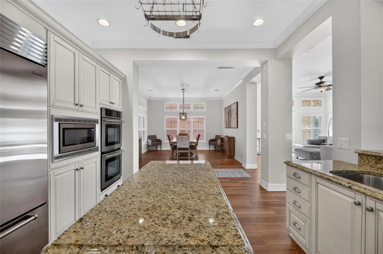 825 ISLEBAY DR