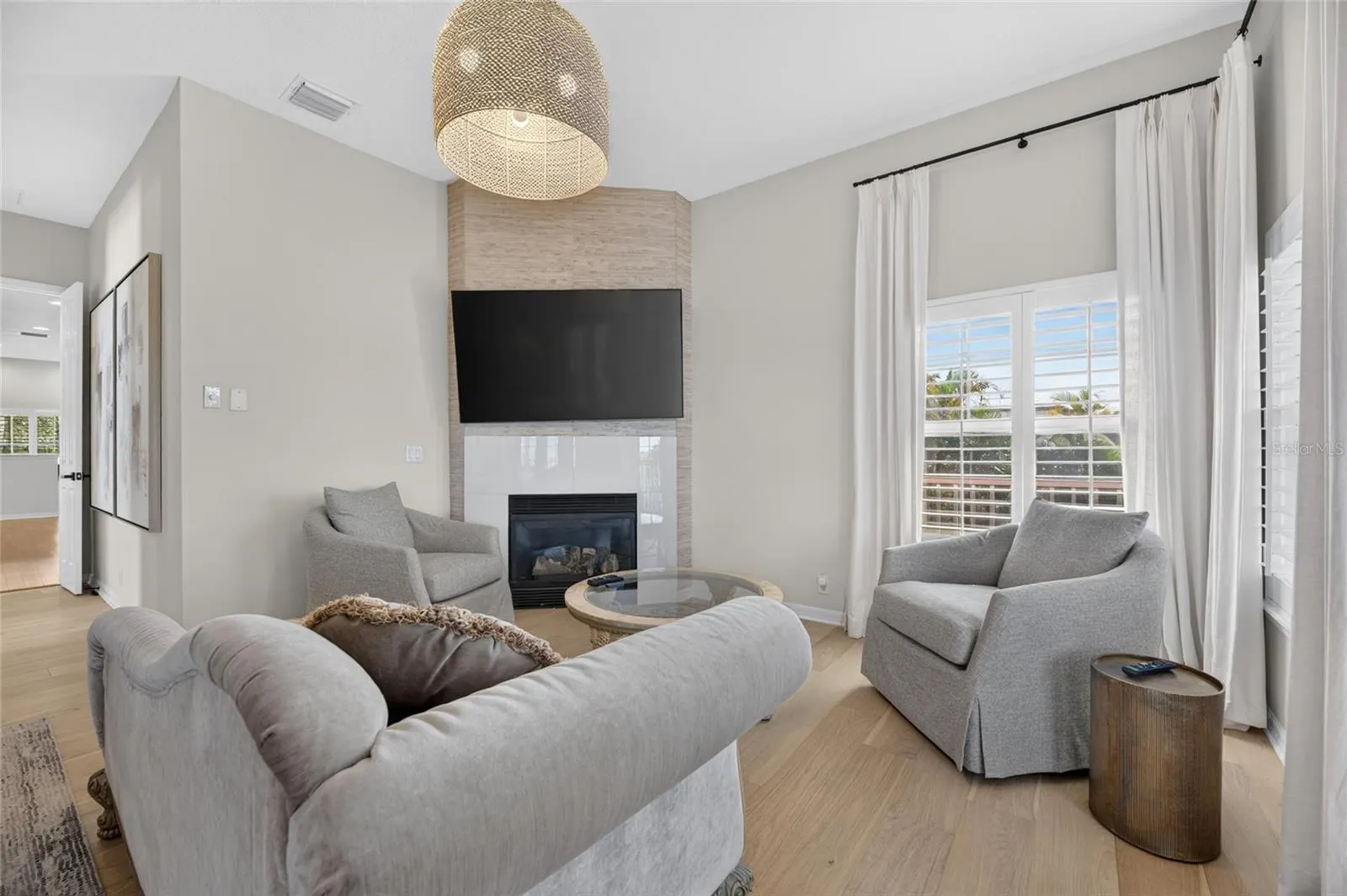 825 ISLEBAY DR