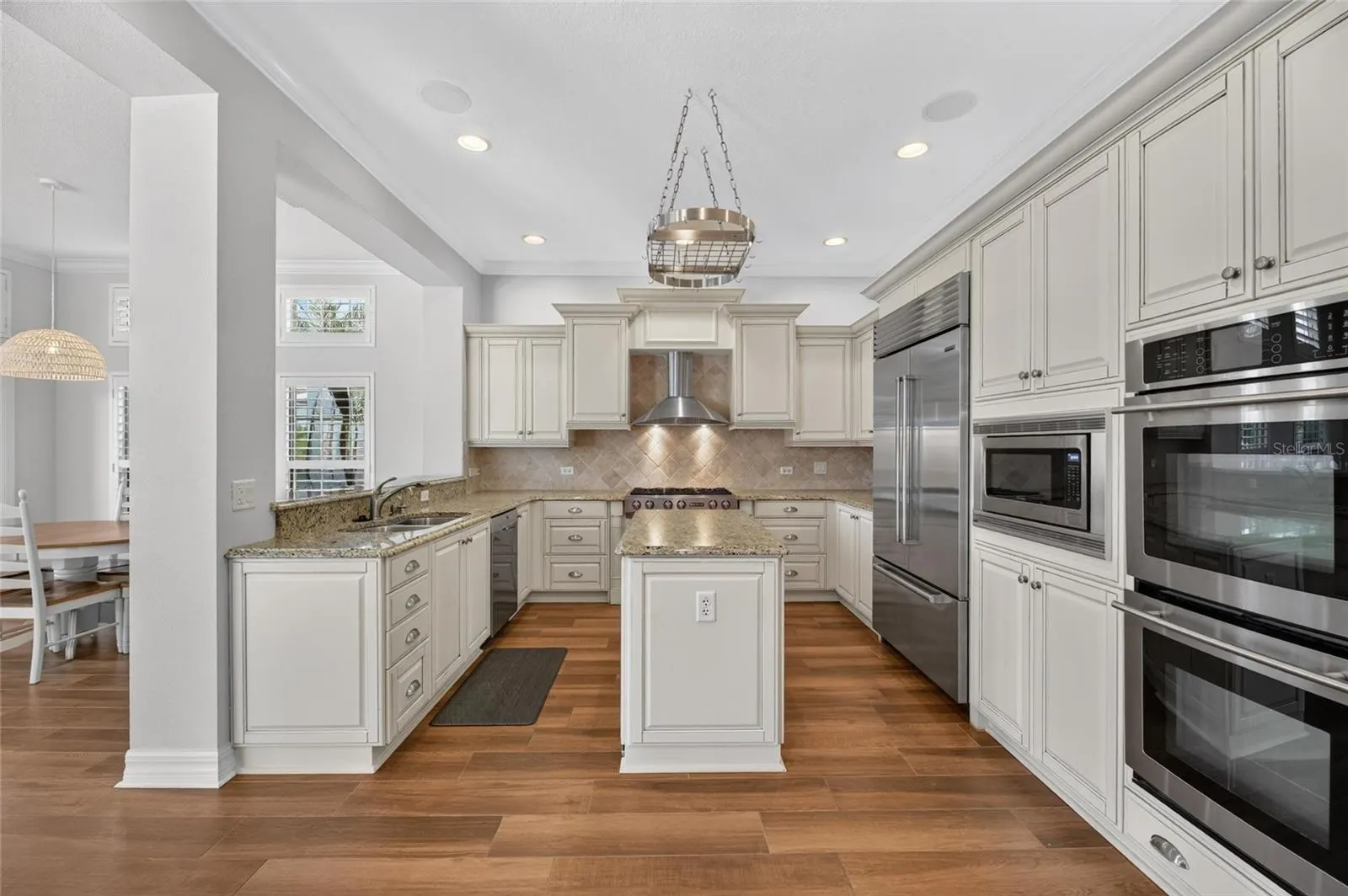 825 ISLEBAY DR