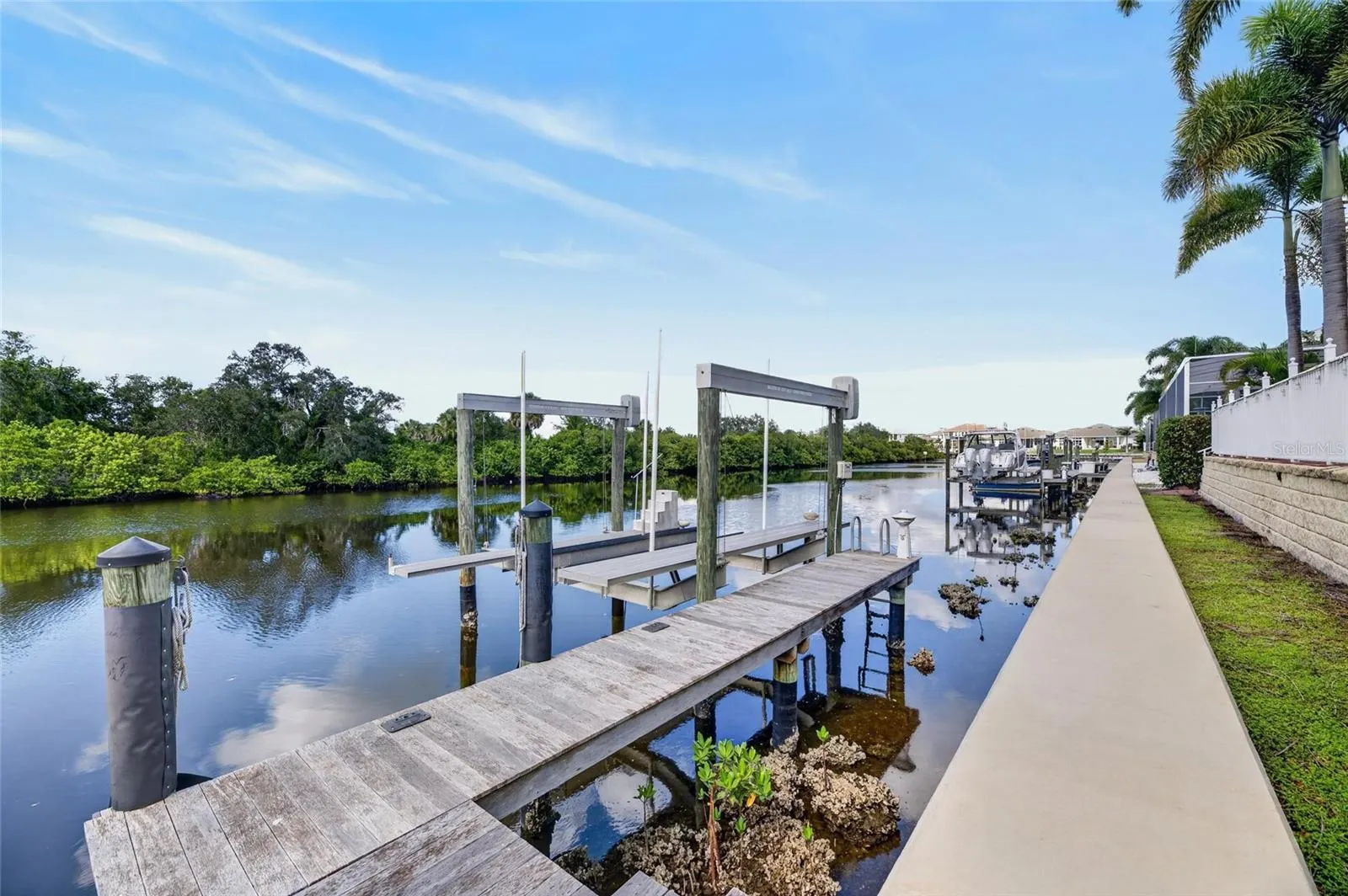 825 ISLEBAY DR