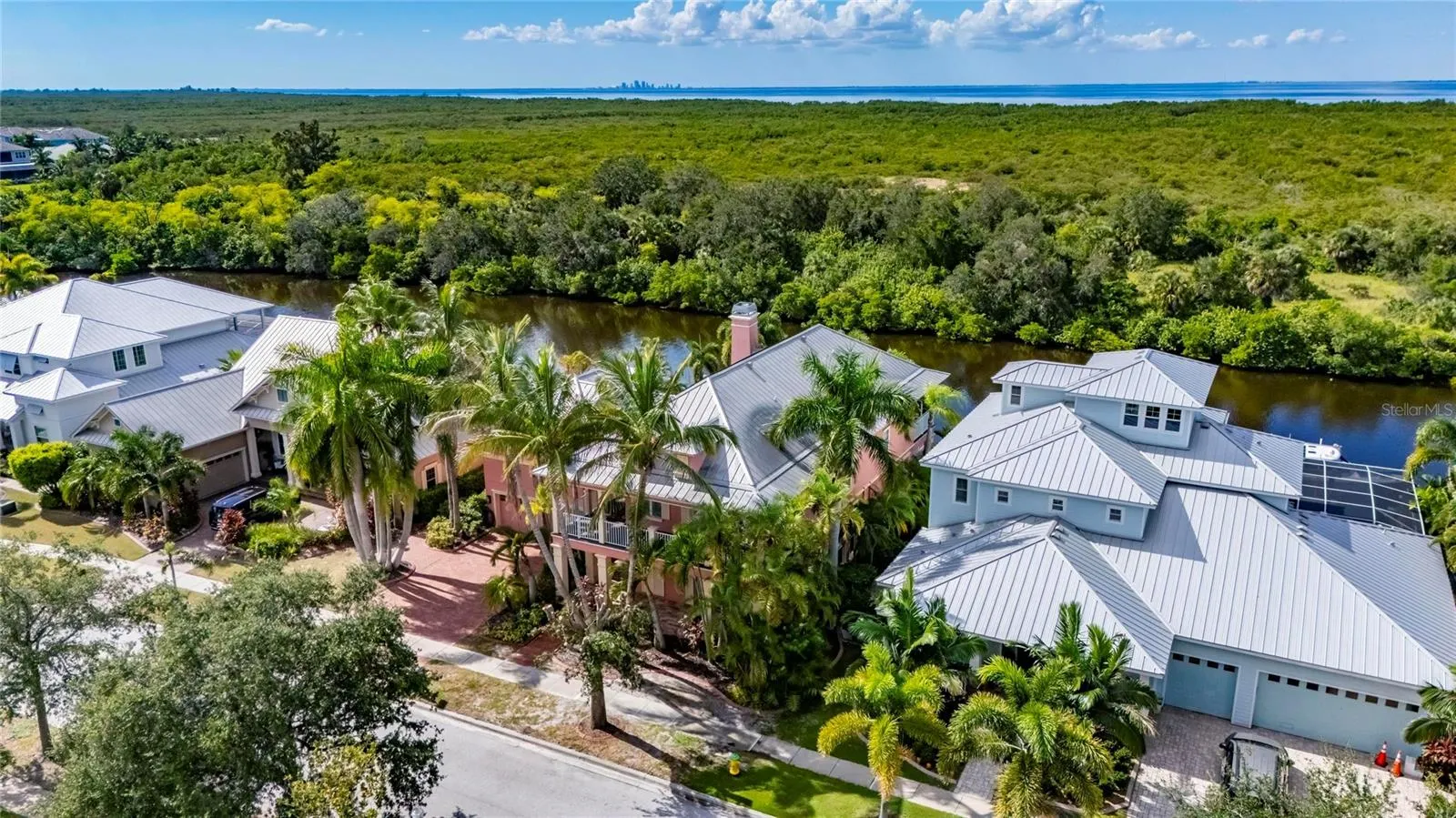 825 ISLEBAY DR