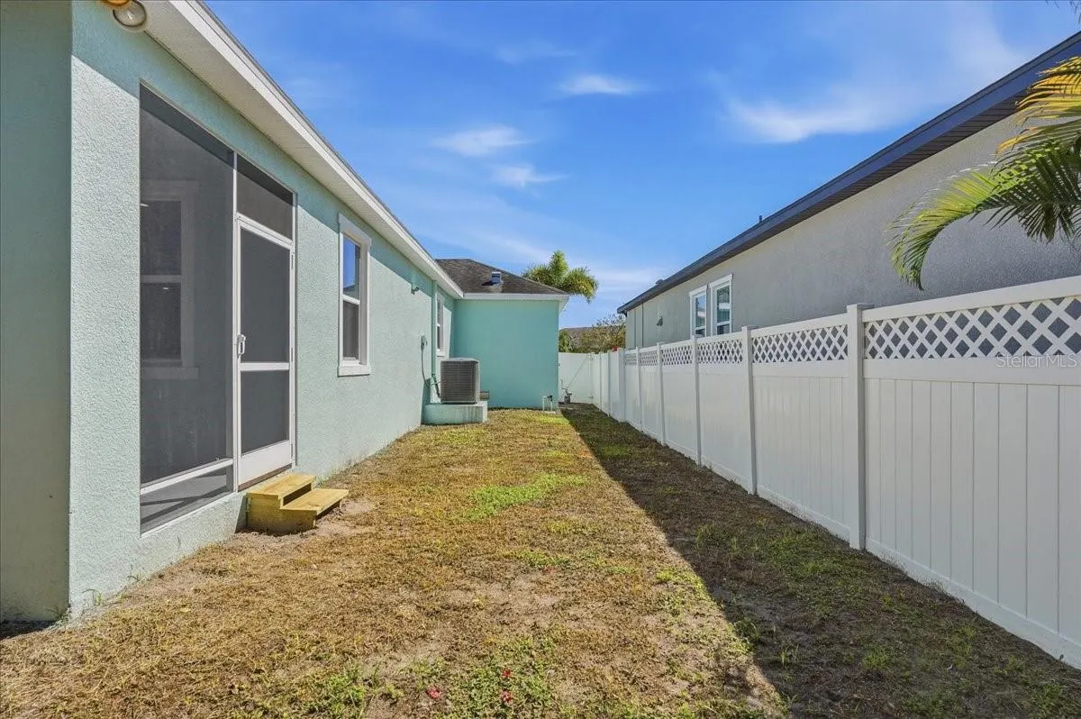 5118 COASTAL SCENE DR