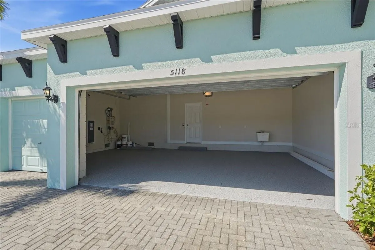5118 COASTAL SCENE DR
