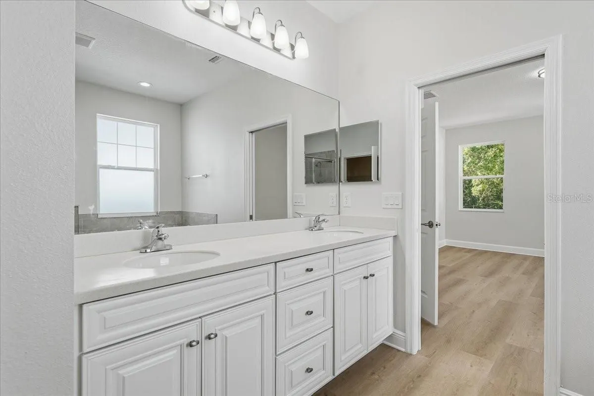 5118 COASTAL SCENE DR