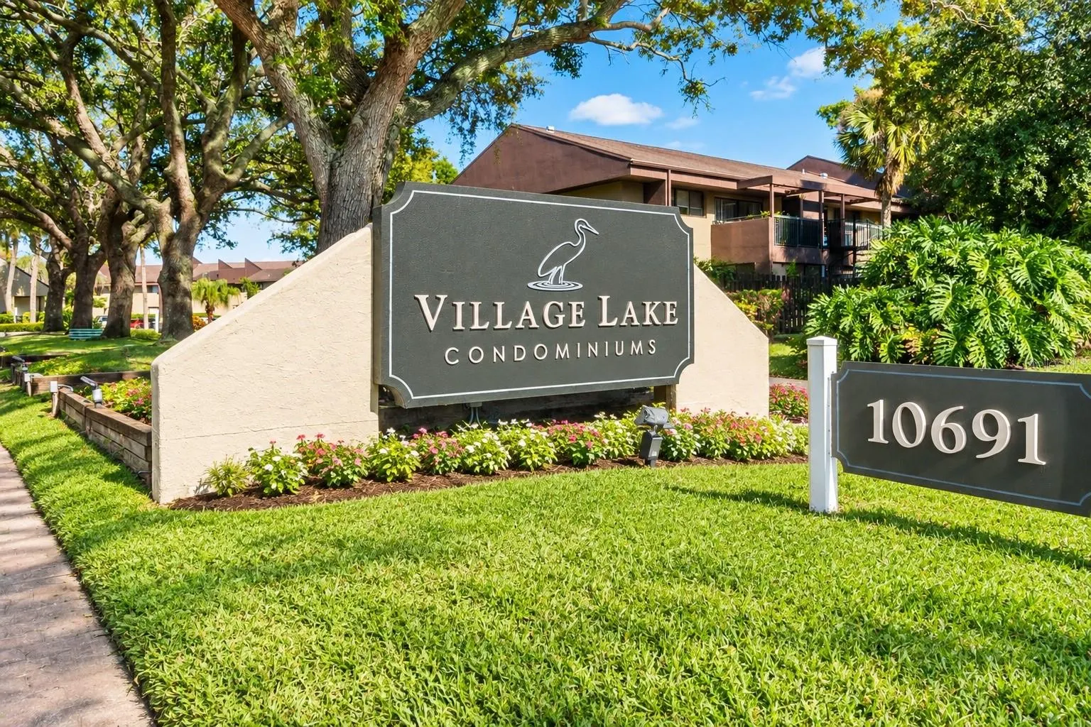 860 S VILLAGE DR N #105 #105