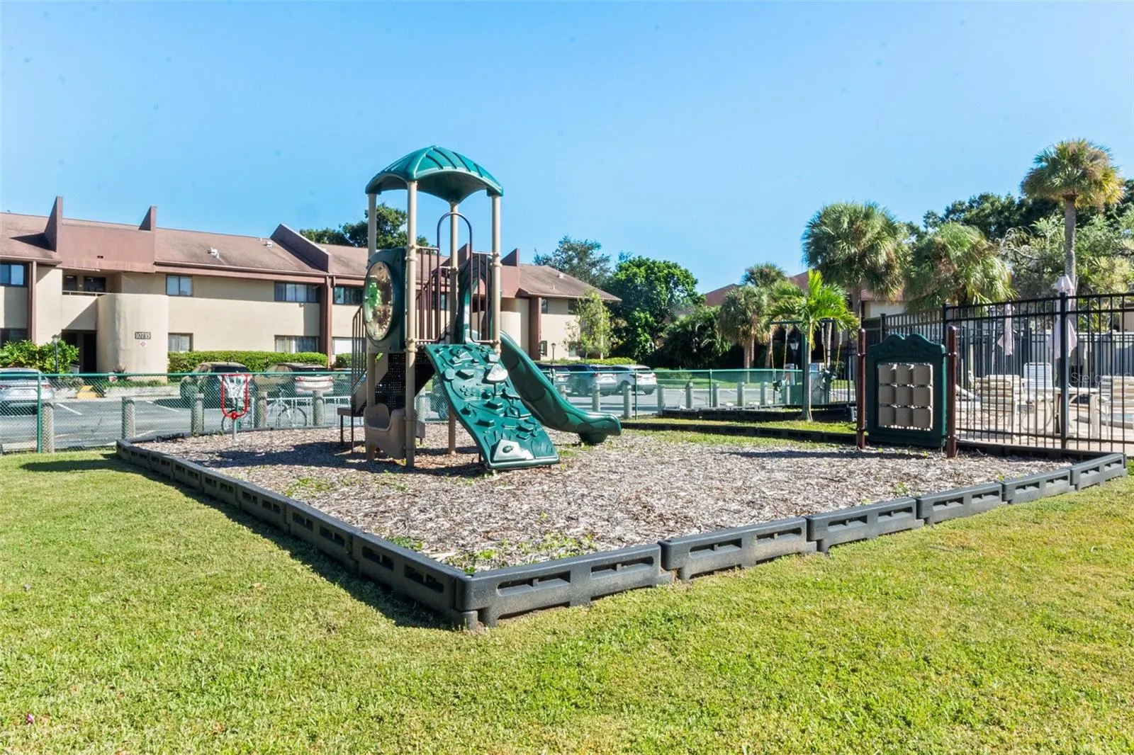 860 S VILLAGE DR N #105 #105