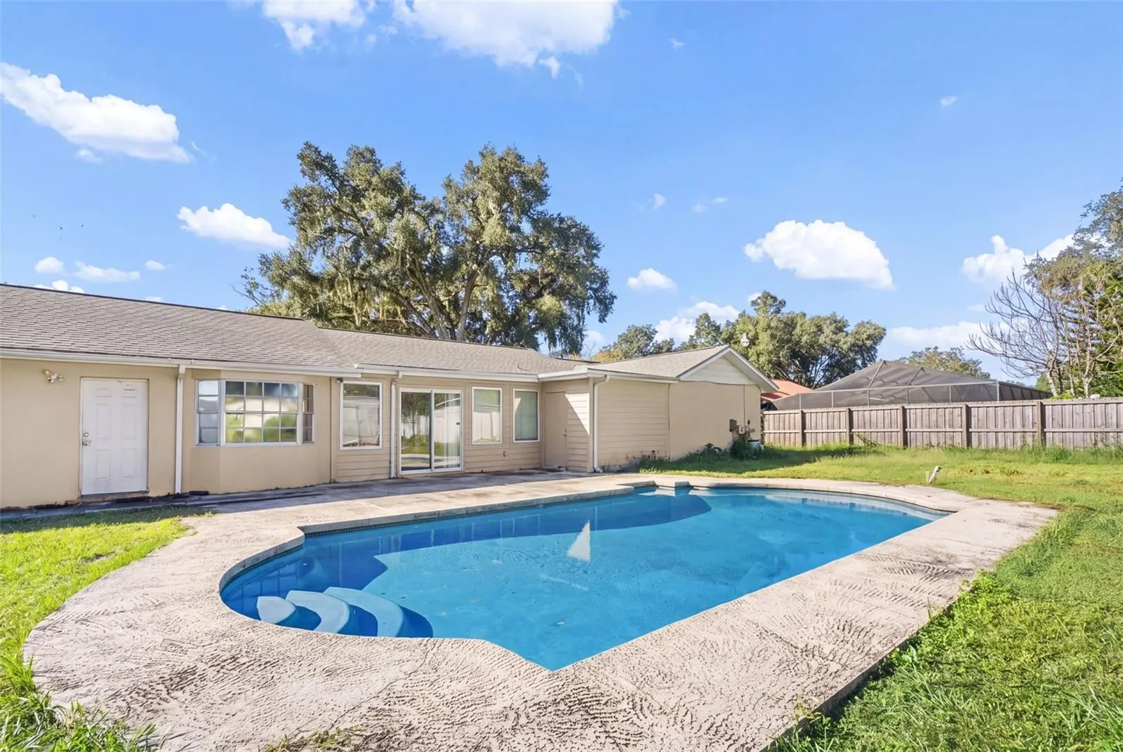 334 HOLLOWTREE DR