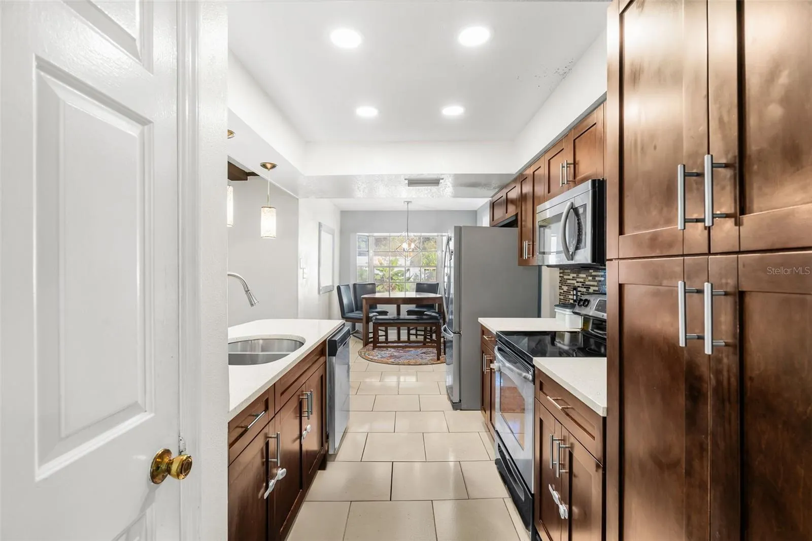 334 HOLLOWTREE DR