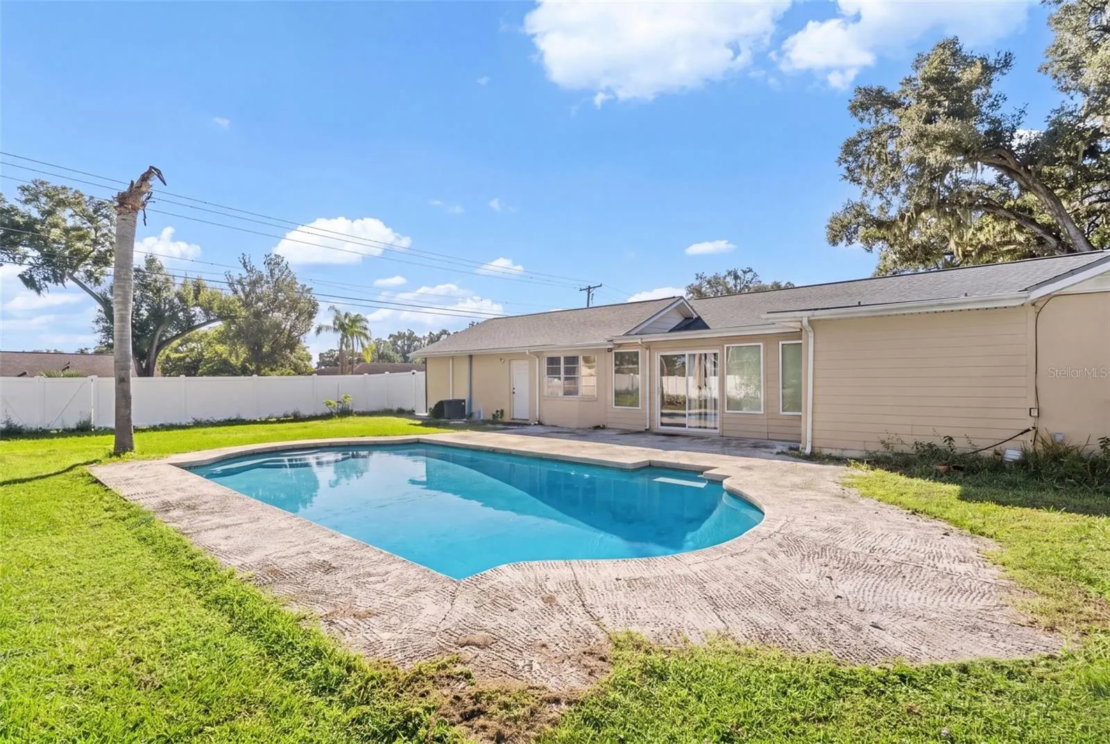 334 HOLLOWTREE DR