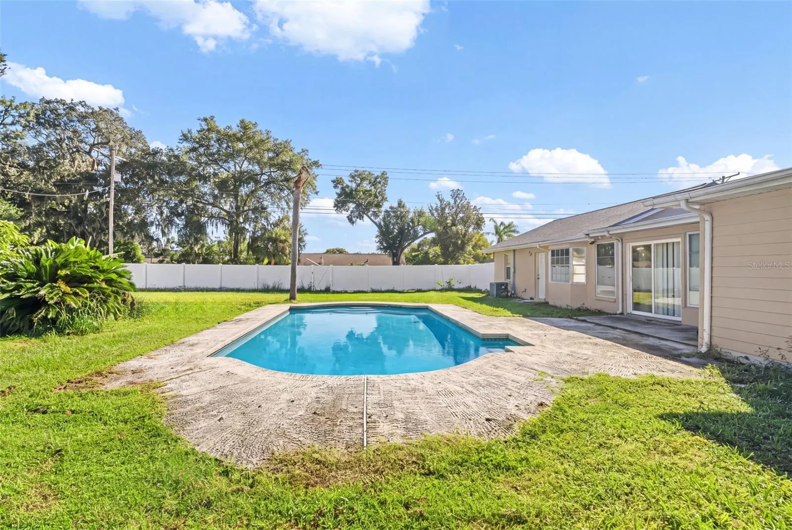 334 HOLLOWTREE DR