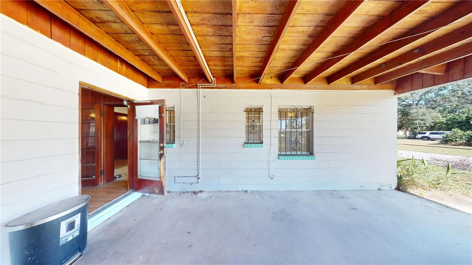 3302 W PAXTON AVE