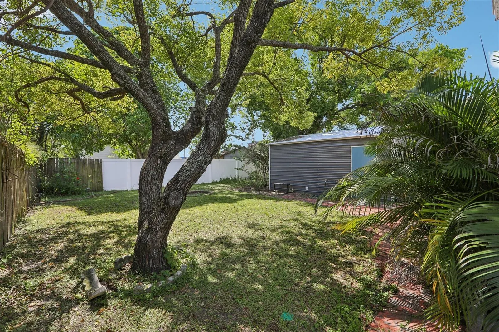 2318 W CORDELIA ST