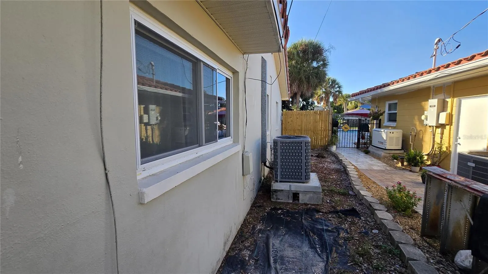 3529 BELLE VISTA DR E