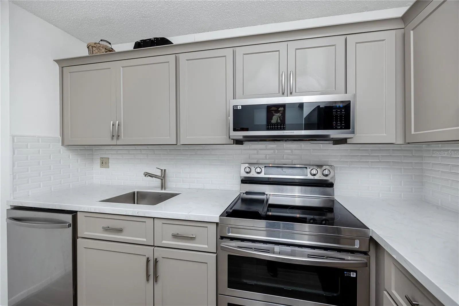 2207 BELLEAIR RD #B30 #B30