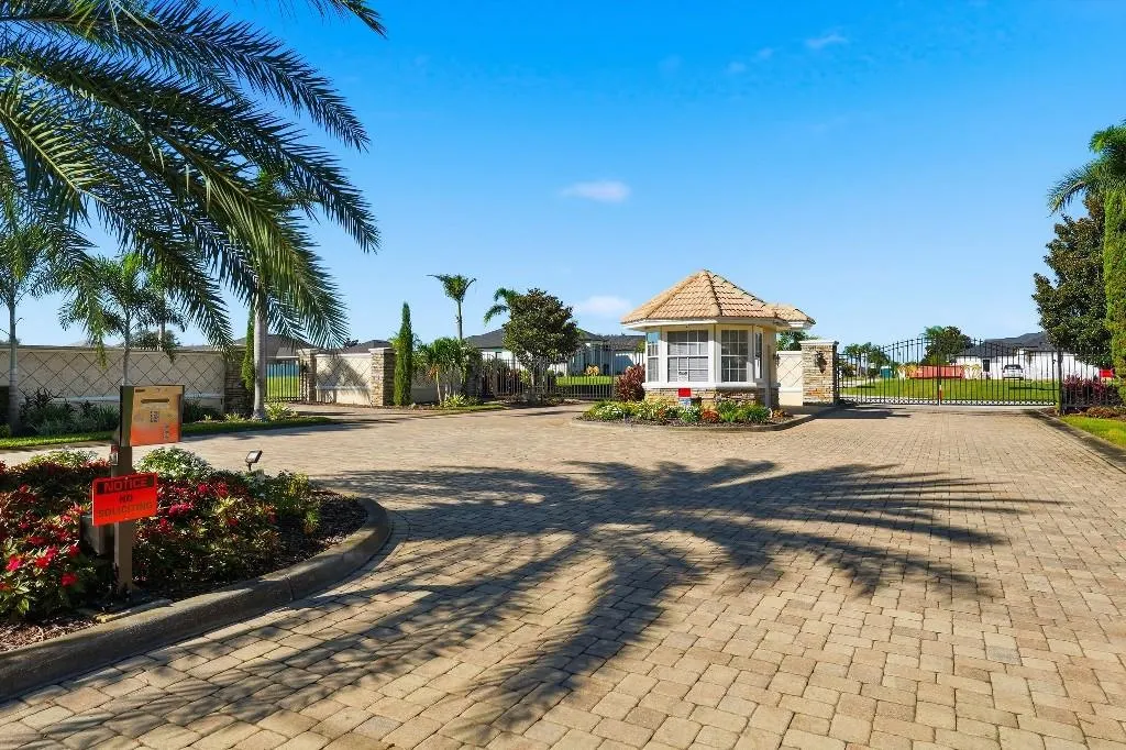 4462 EMERALD PALMS LN