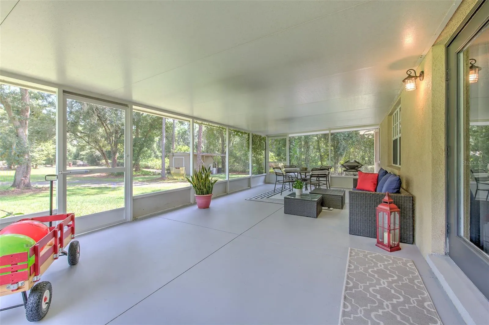 118 E HUNTER RD