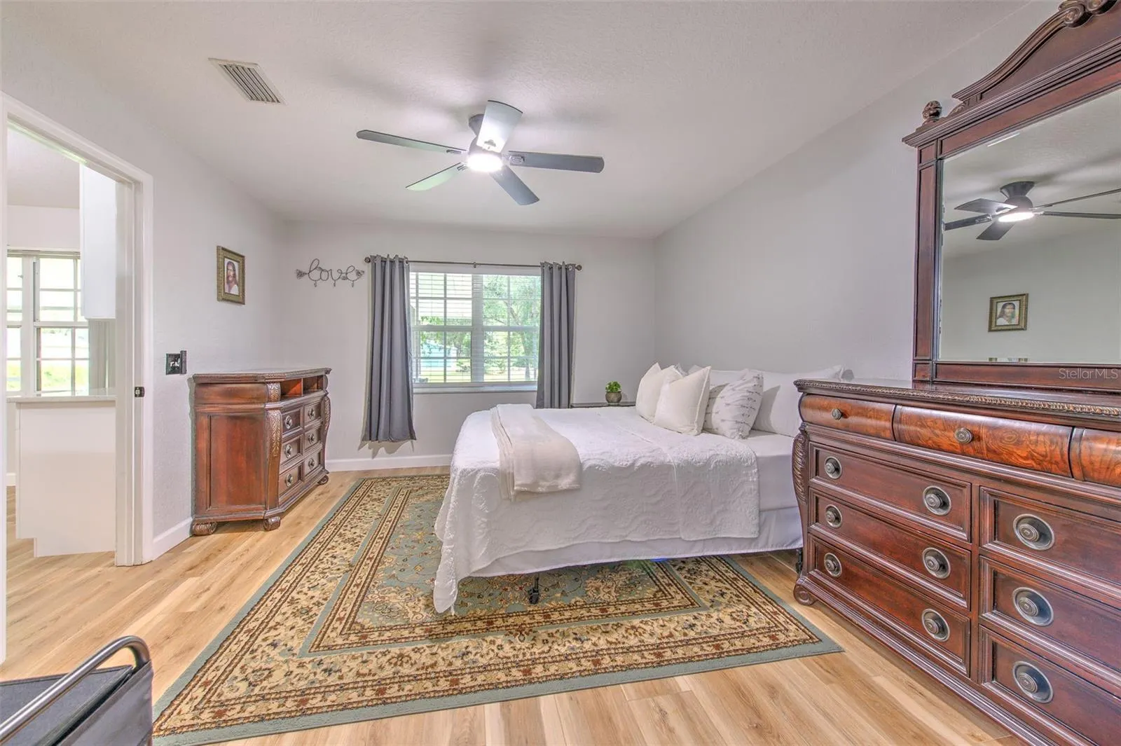 118 E HUNTER RD