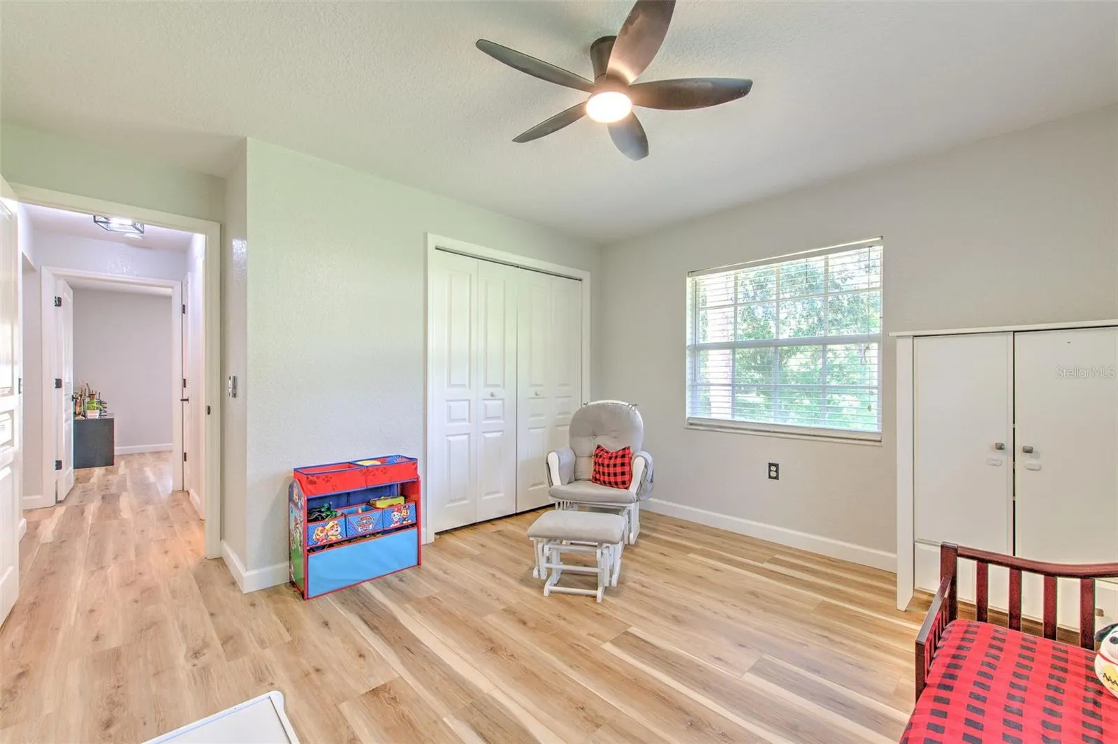 118 E HUNTER RD