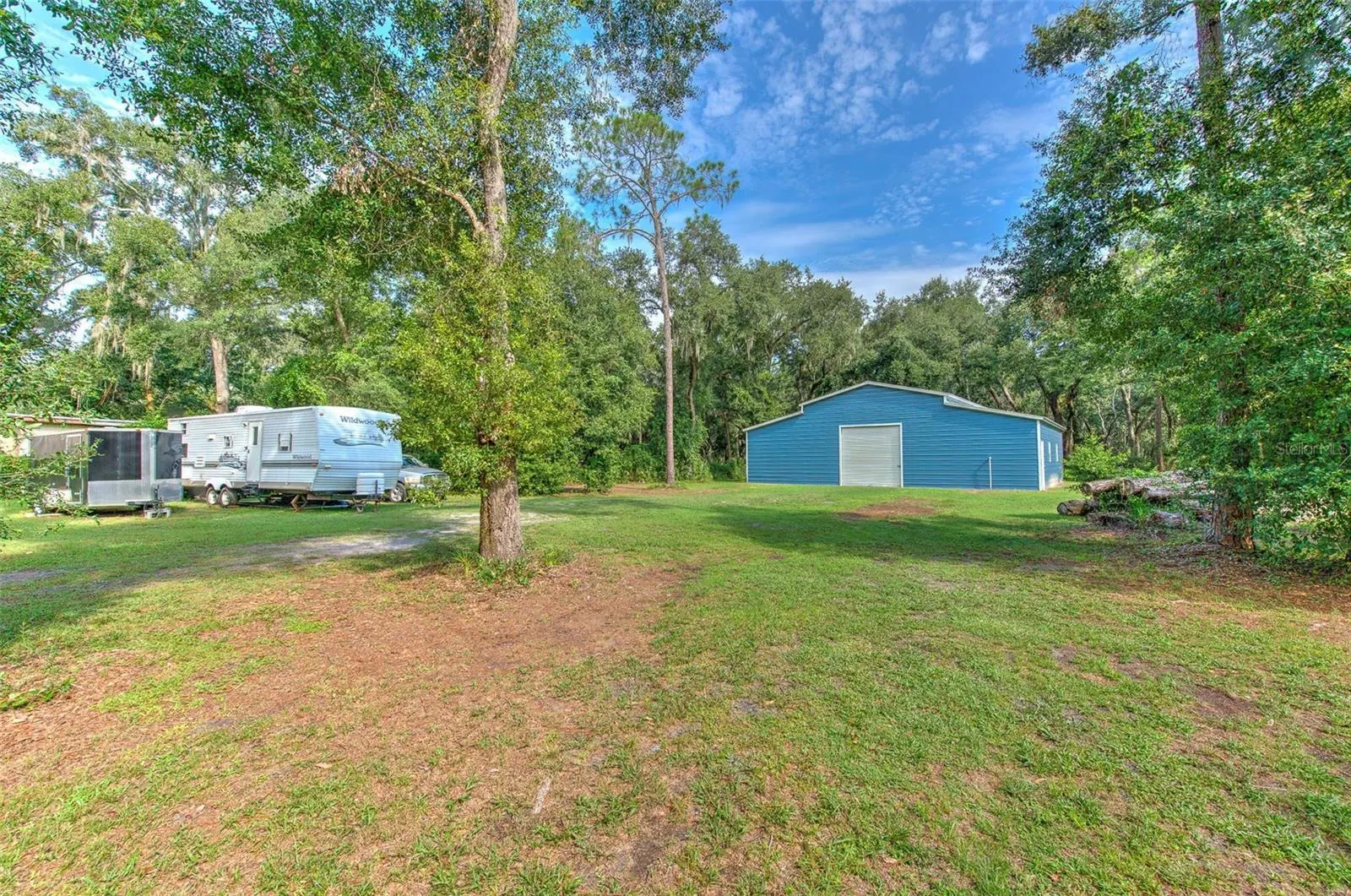 118 E HUNTER RD