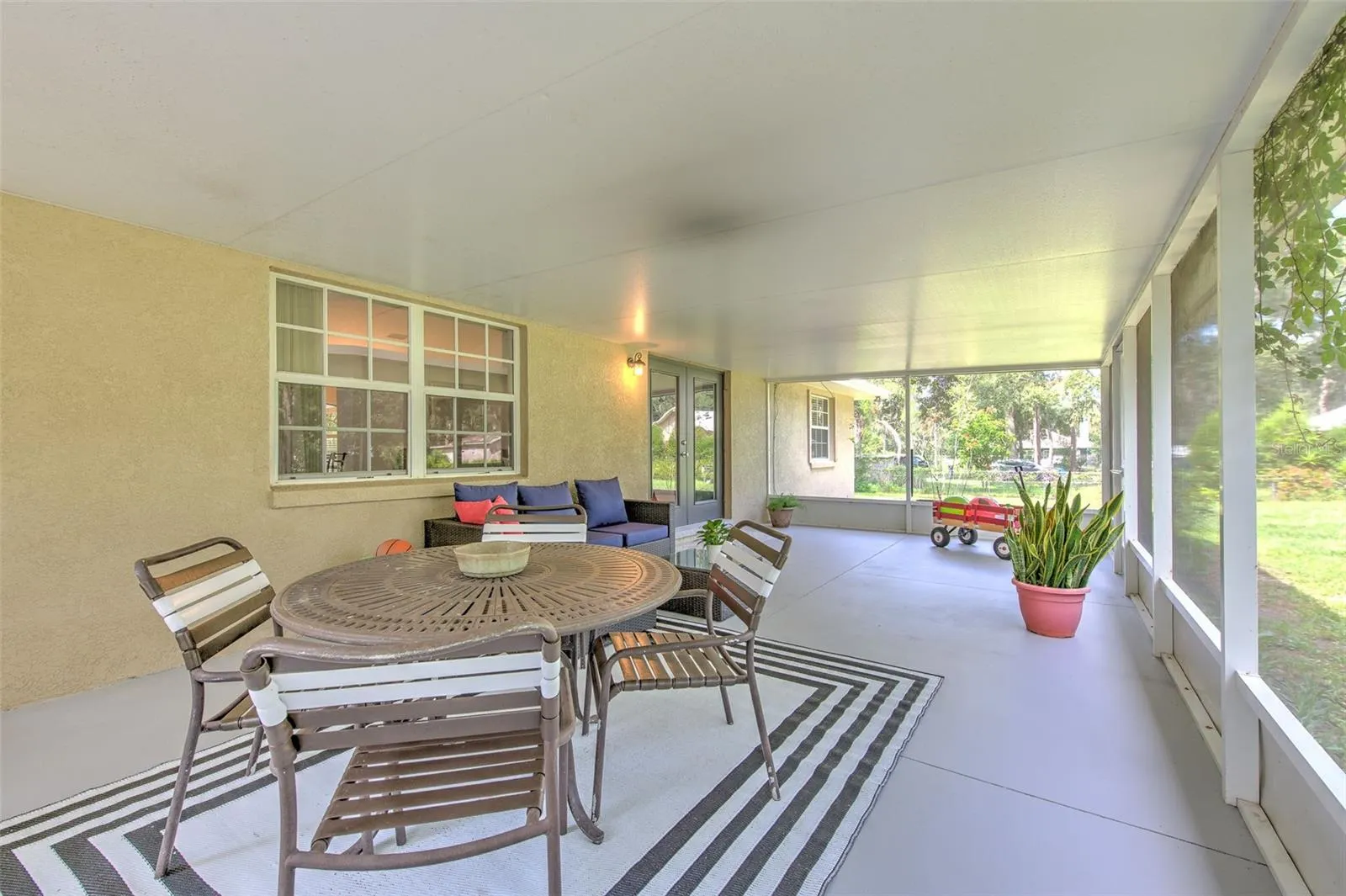 118 E HUNTER RD
