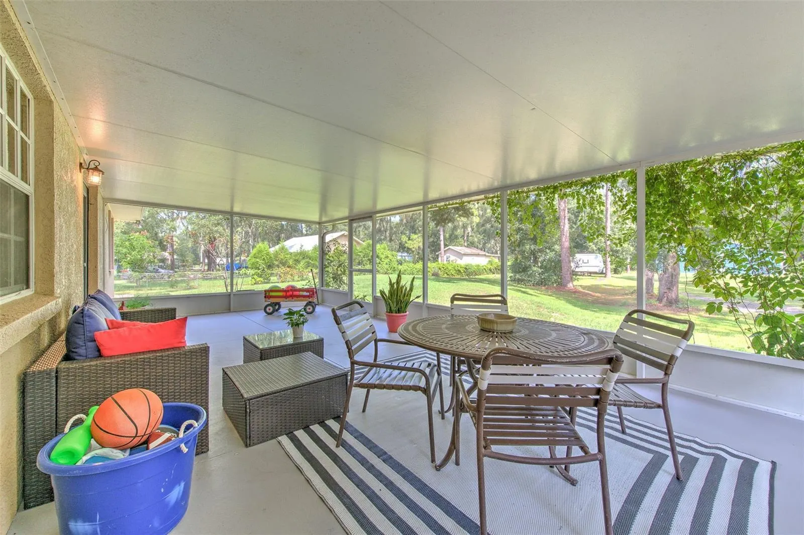 118 E HUNTER RD