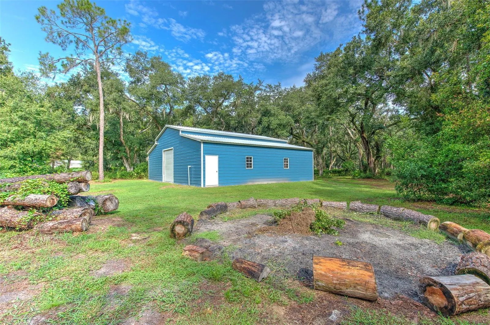 118 E HUNTER RD