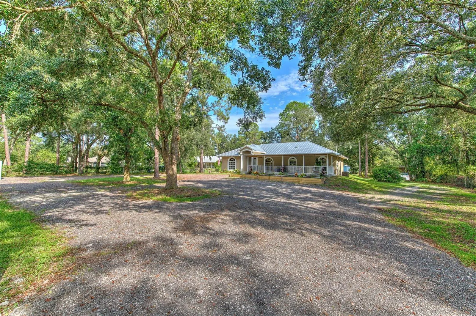 118 E HUNTER RD