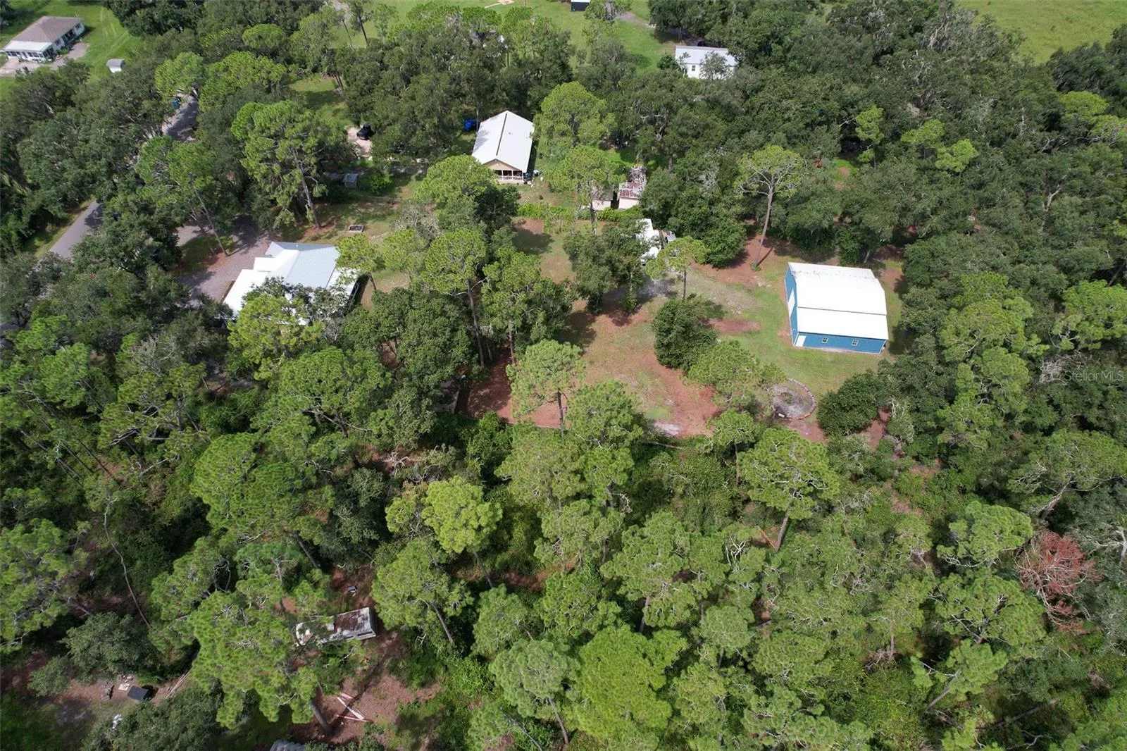 118 E HUNTER RD