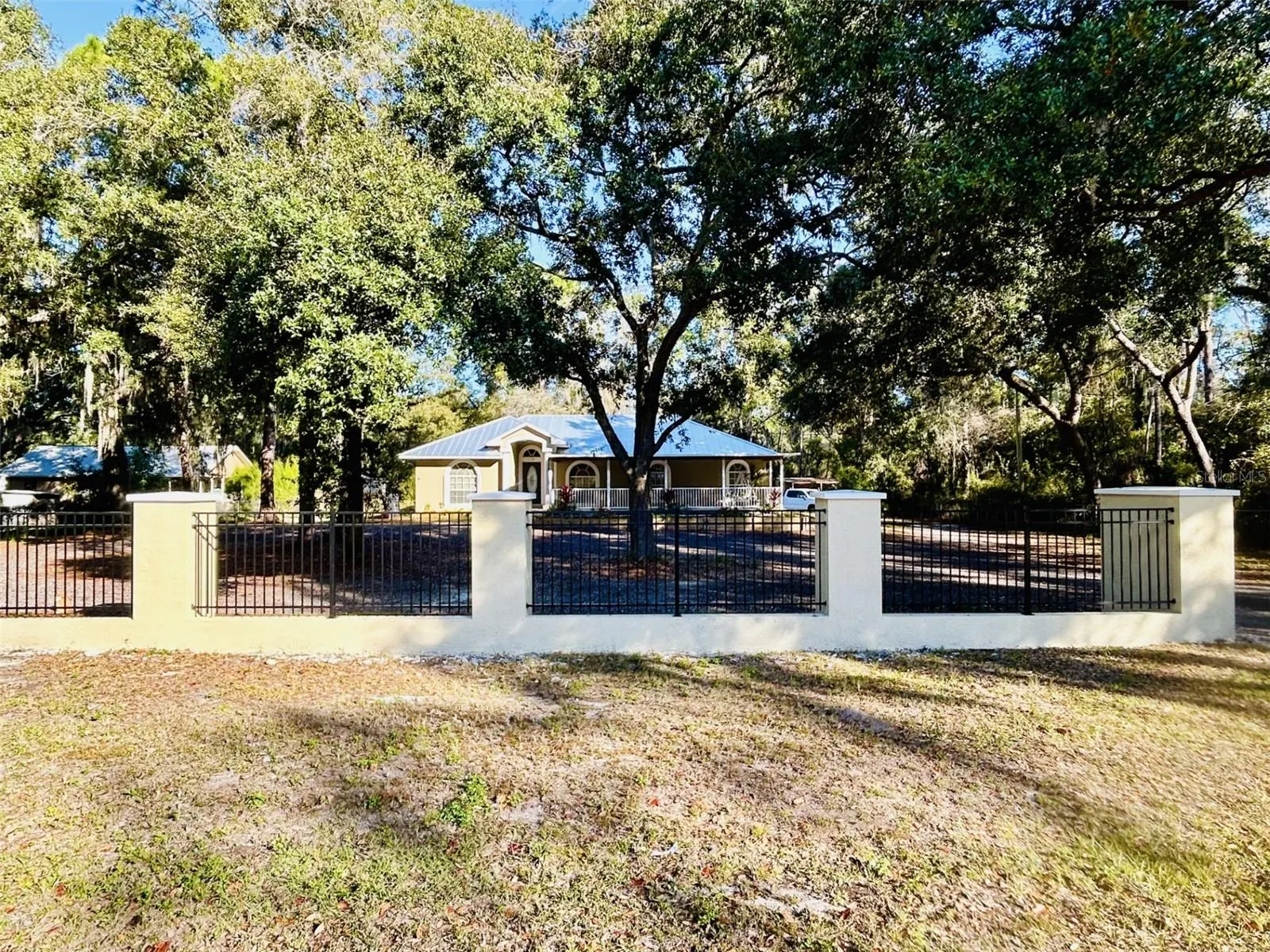 118 E HUNTER RD