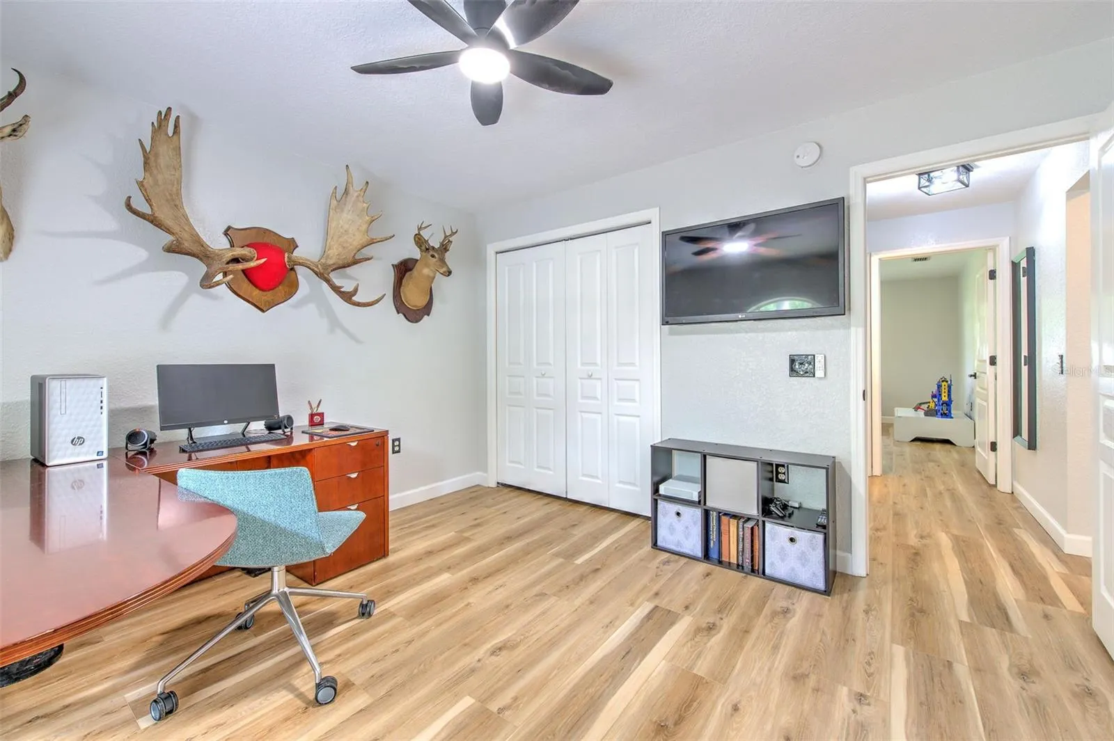 118 E HUNTER RD