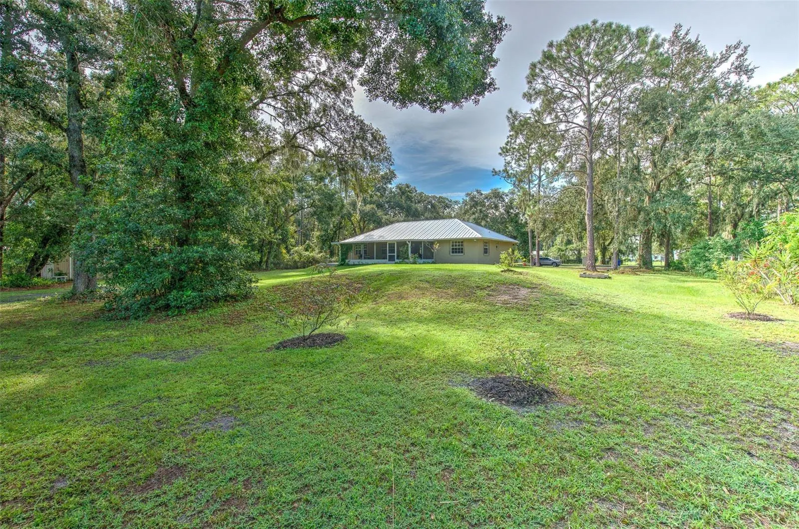 118 E HUNTER RD