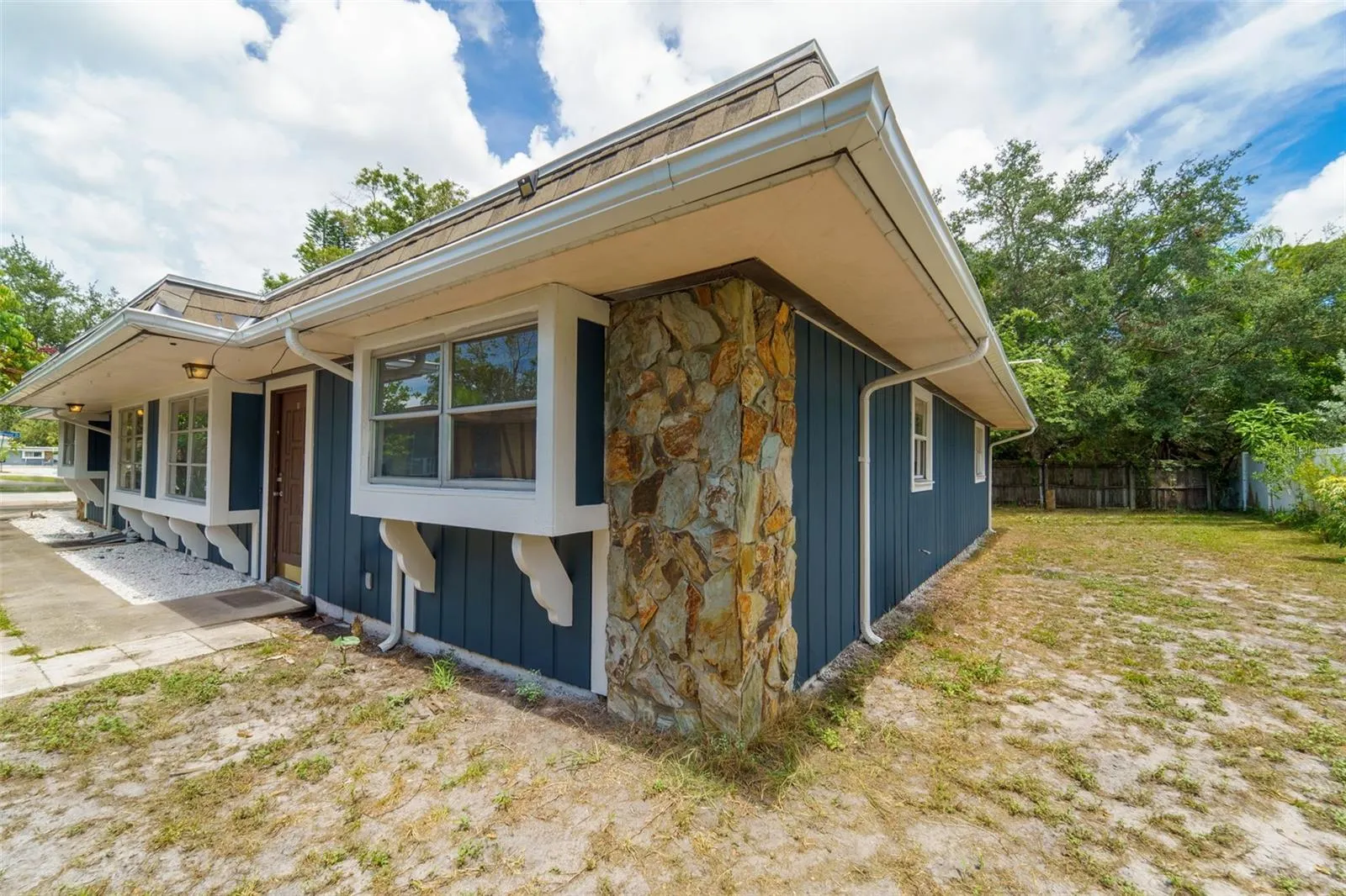3517 SHERWOOD DR