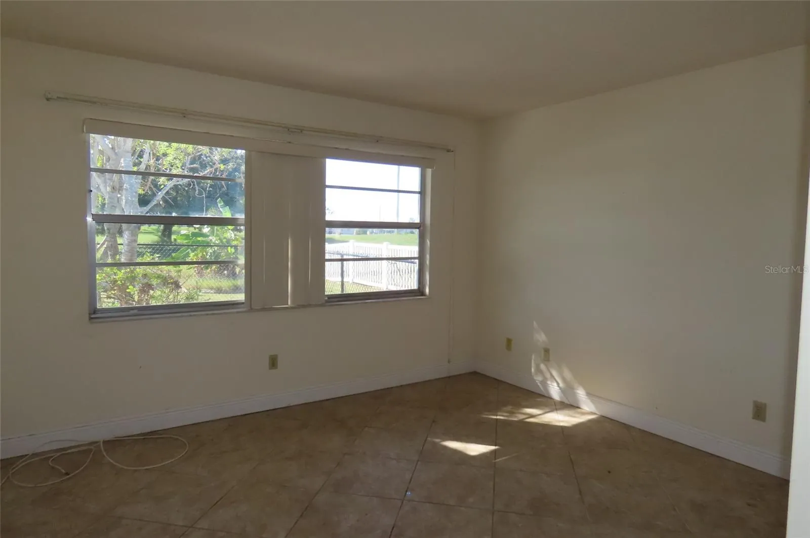 910 EL RANCHO DR