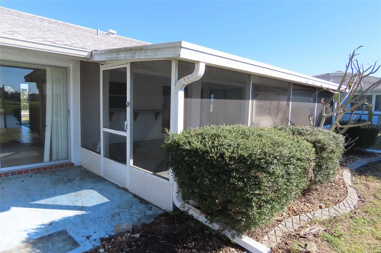 910 EL RANCHO DR