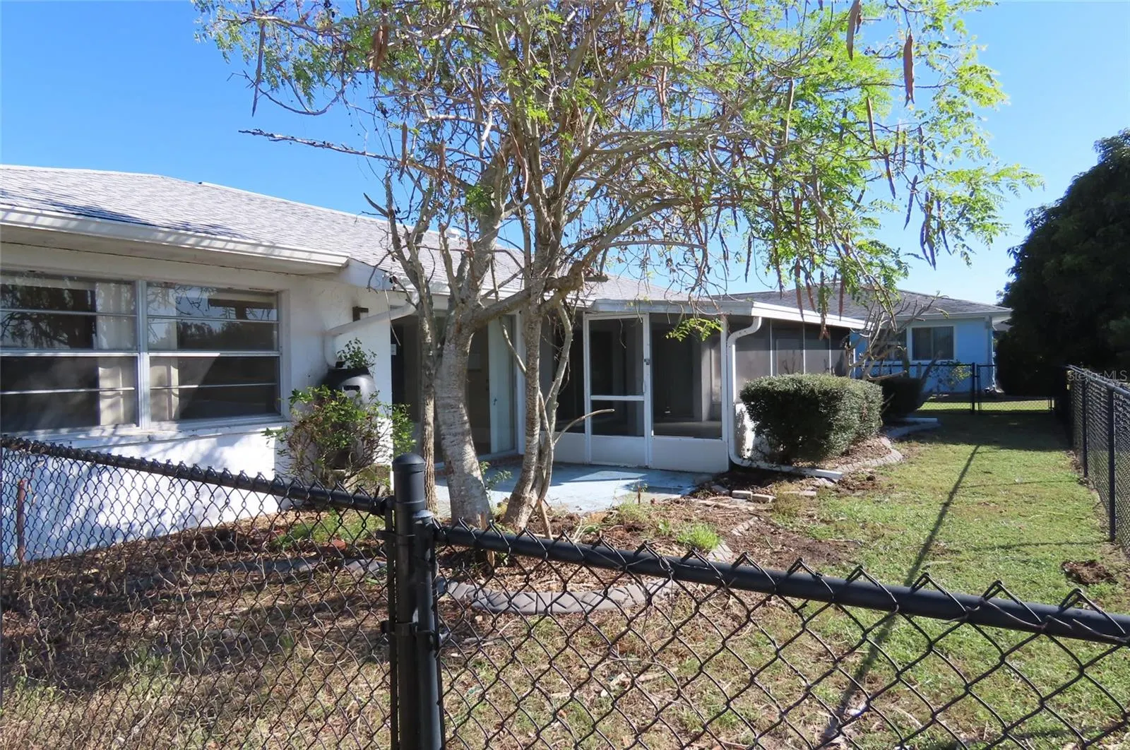 910 EL RANCHO DR