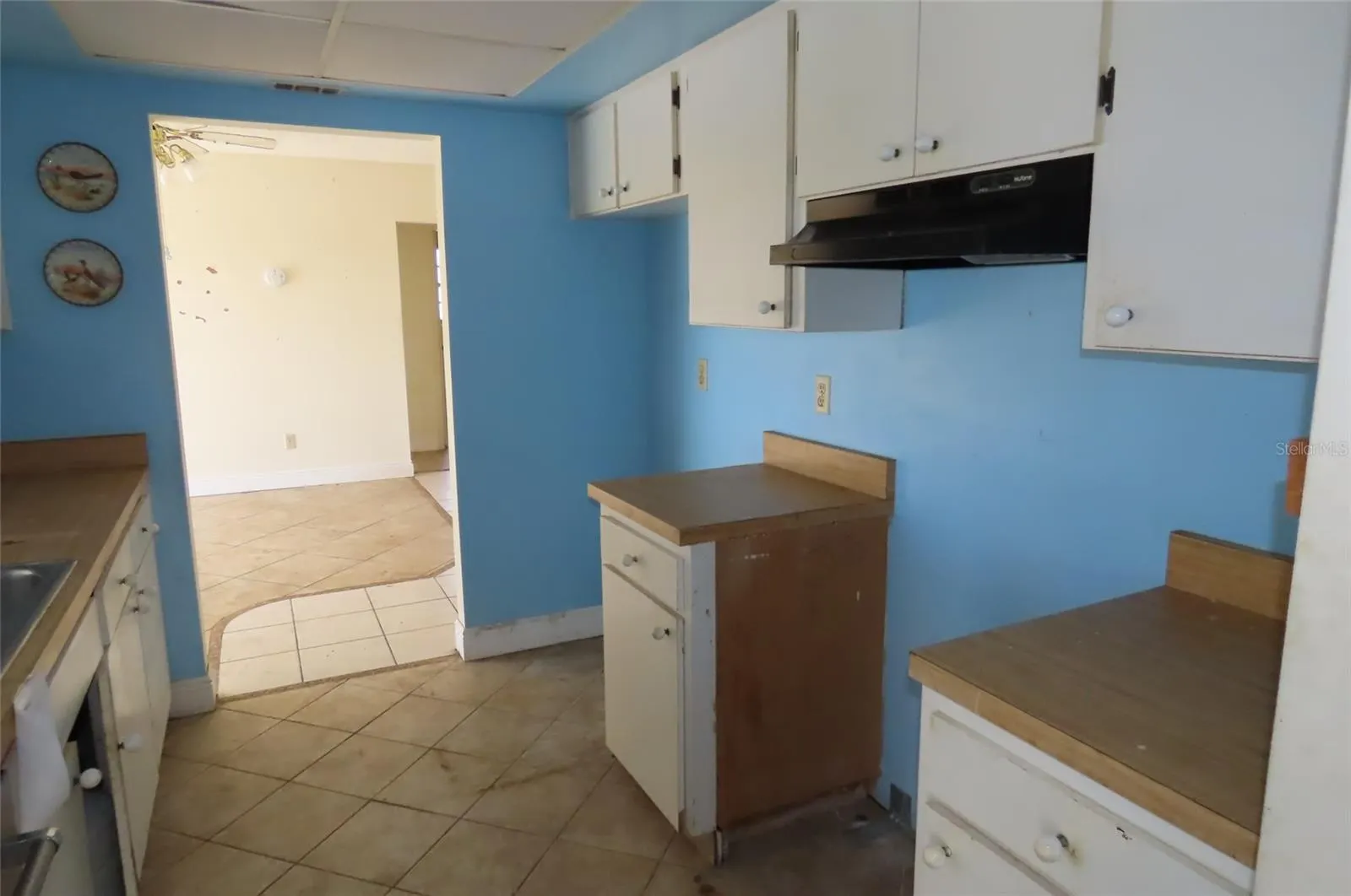 910 EL RANCHO DR