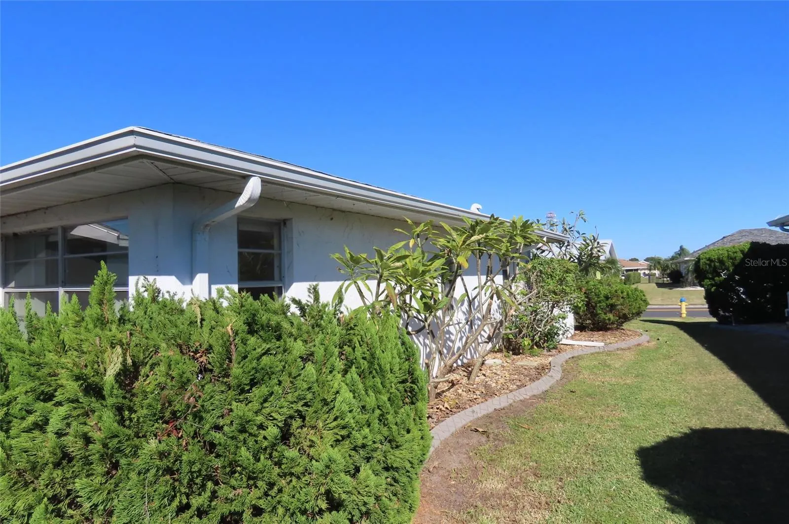 910 EL RANCHO DR