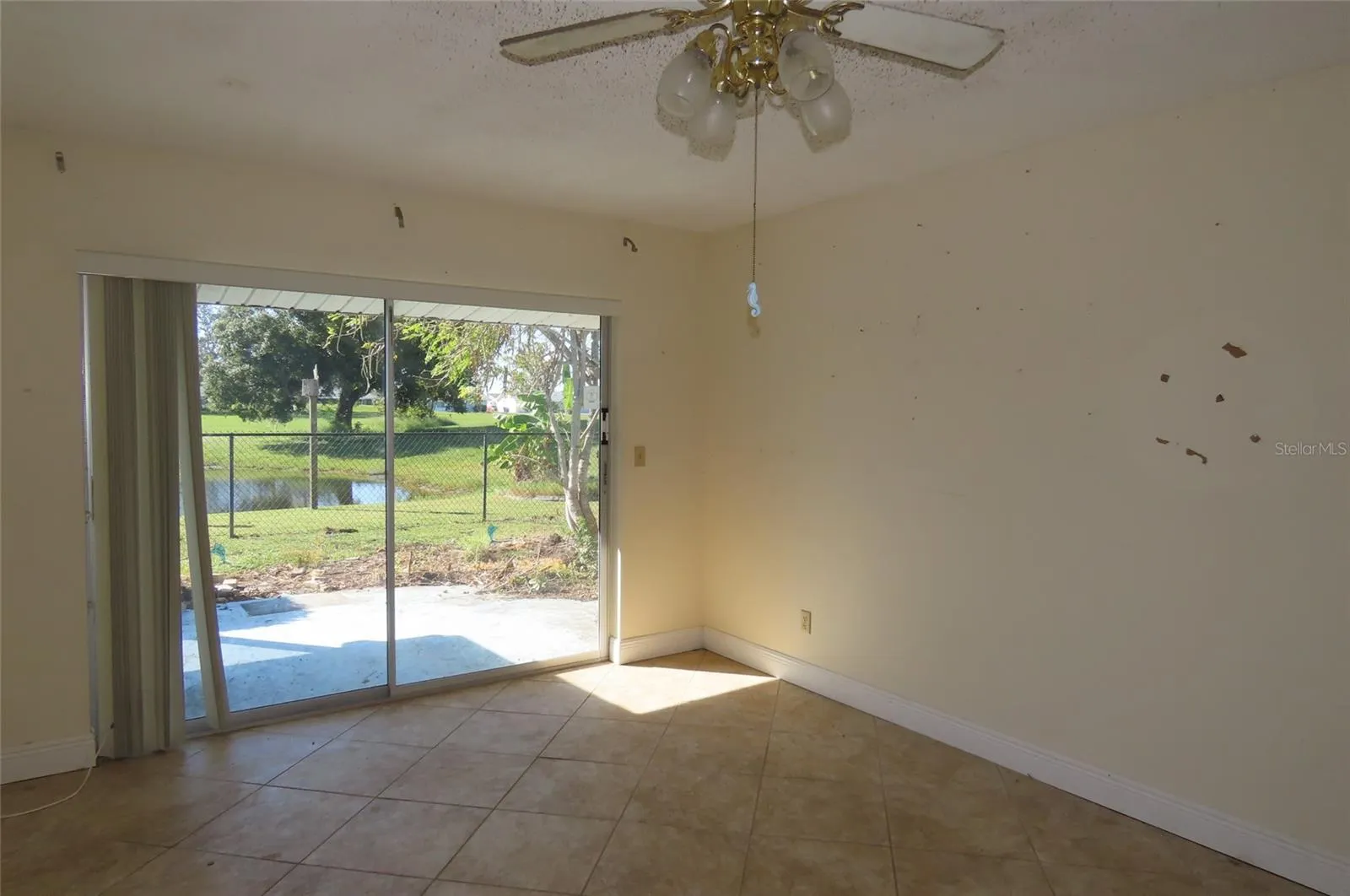 910 EL RANCHO DR