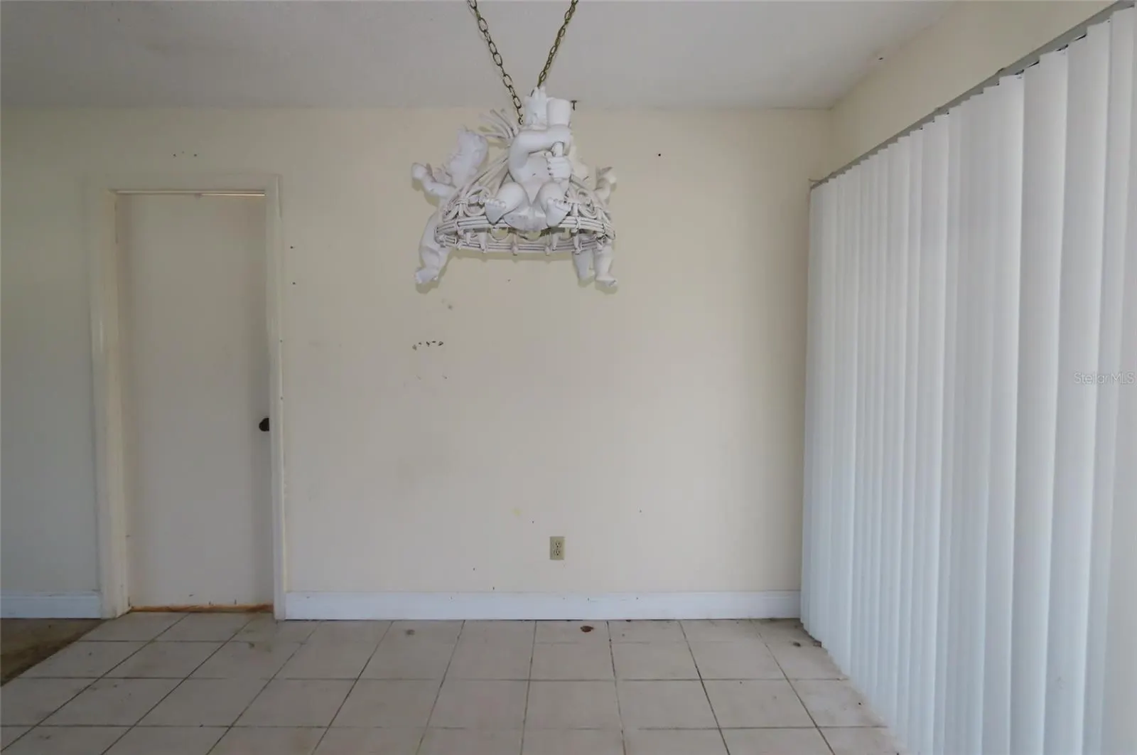 910 EL RANCHO DR