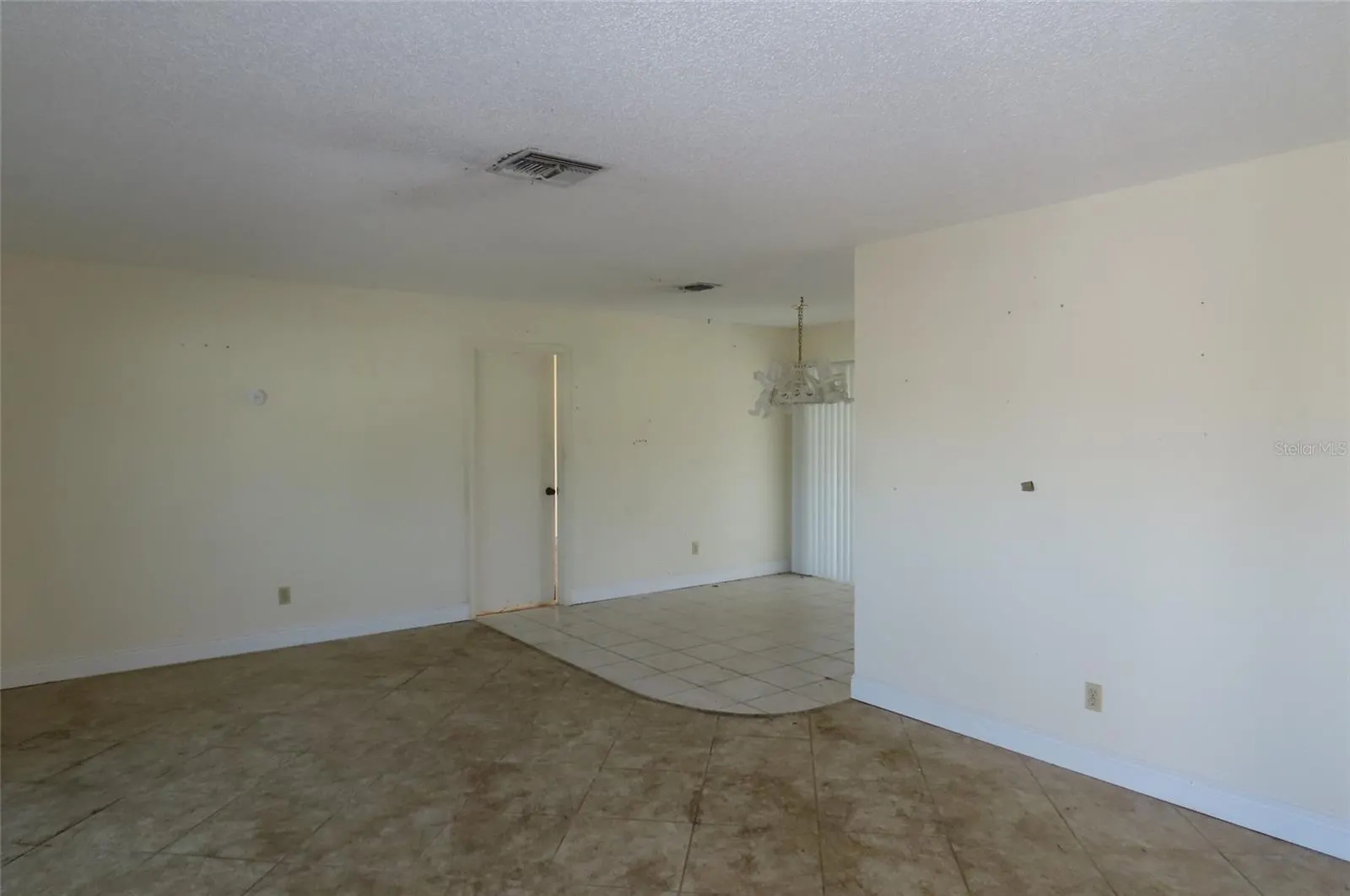 910 EL RANCHO DR