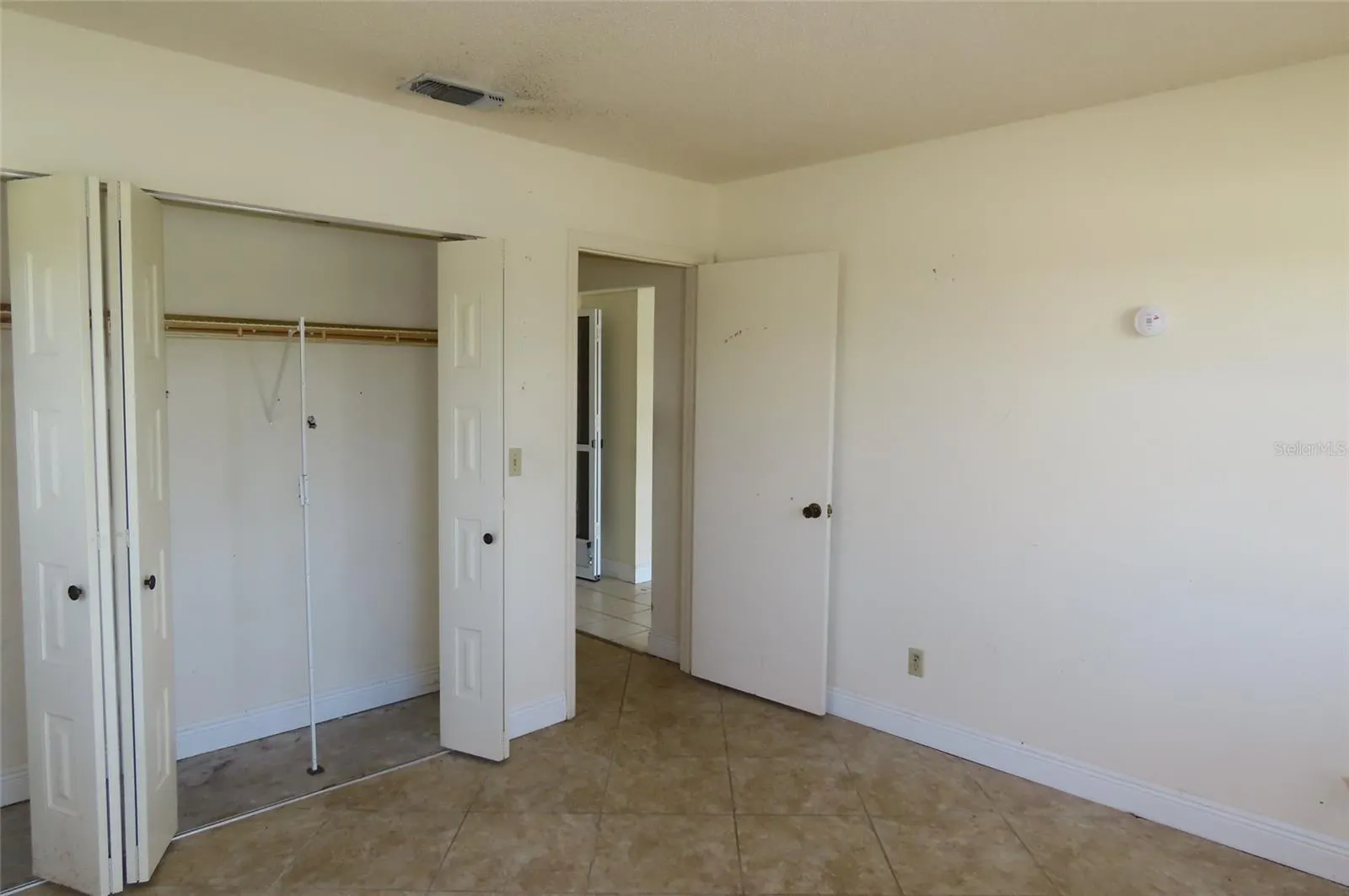 910 EL RANCHO DR