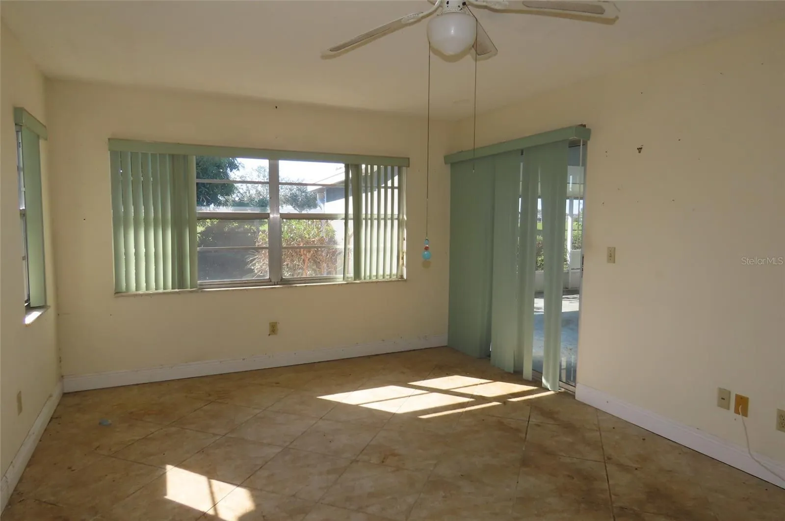 910 EL RANCHO DR