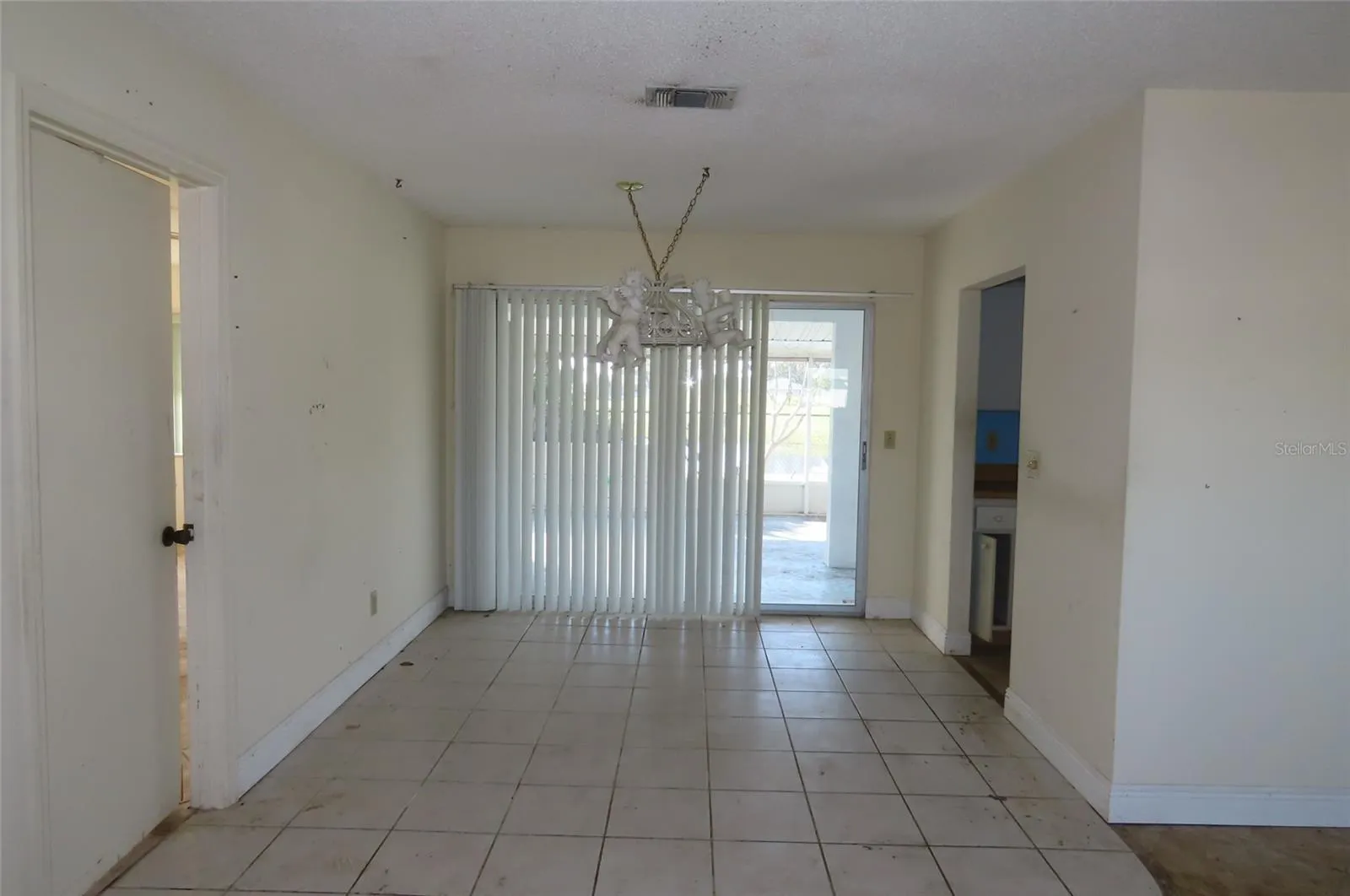 910 EL RANCHO DR