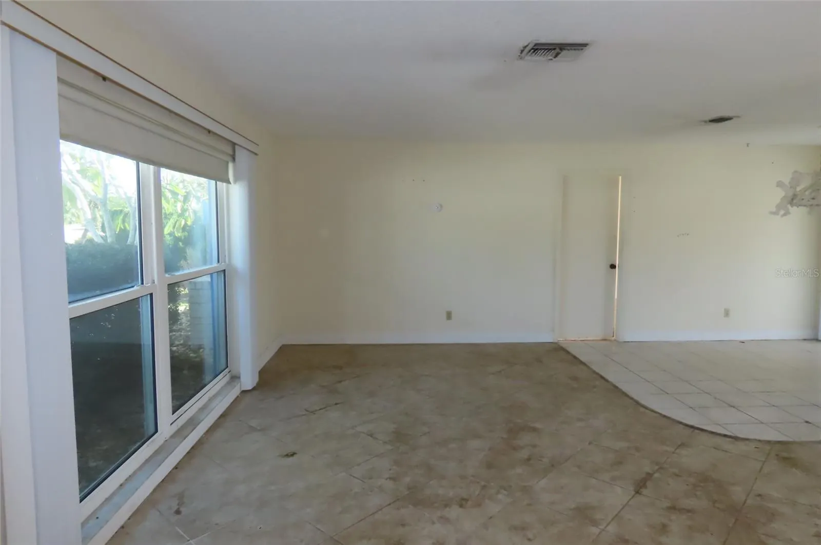 910 EL RANCHO DR