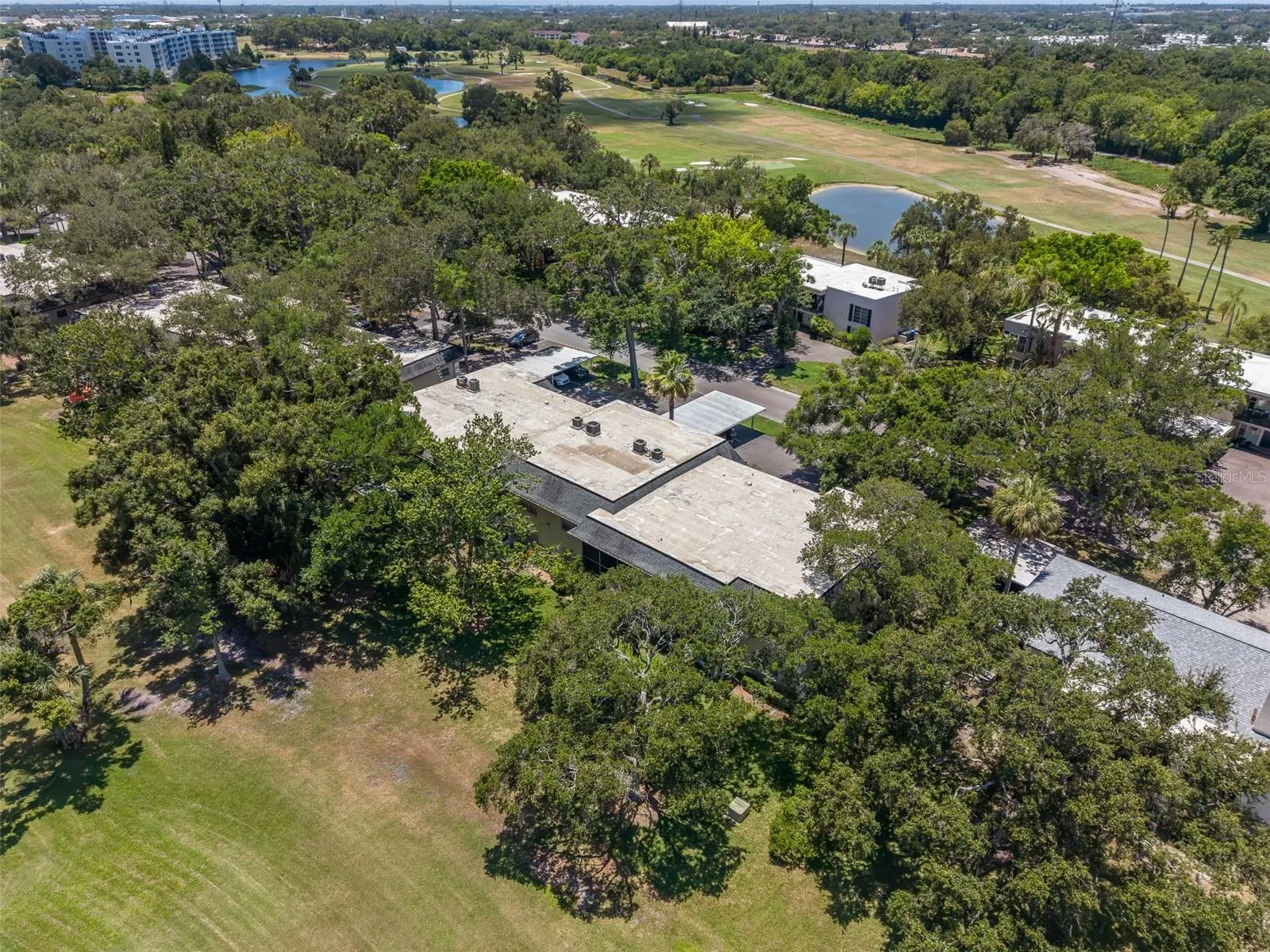 73 COUNTRY CLUB DR