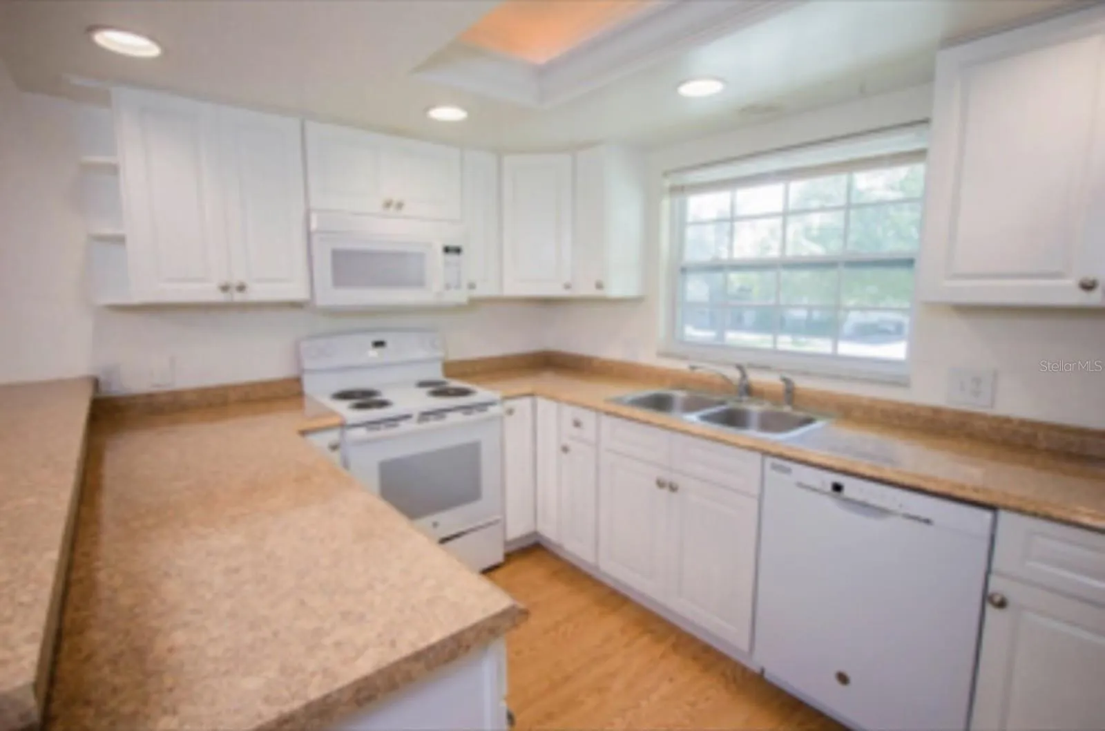 73 COUNTRY CLUB DR