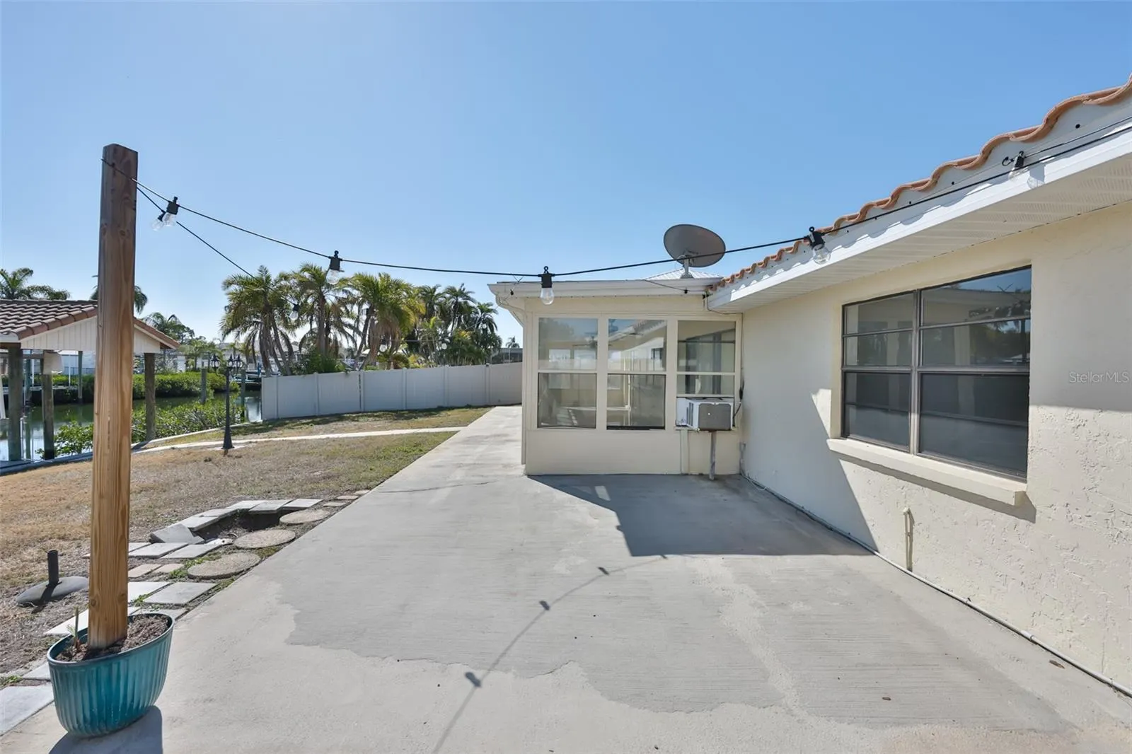 6523 KING PALM WAY