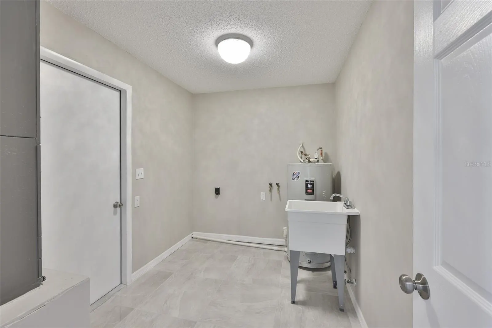 6523 KING PALM WAY